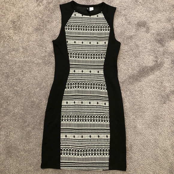 H&M Wrinkle-Free Bodycon Dress - Picture 2 of 3